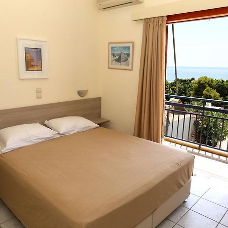 Hotel Karyatides Agia Marina (Aegina) Exterior foto