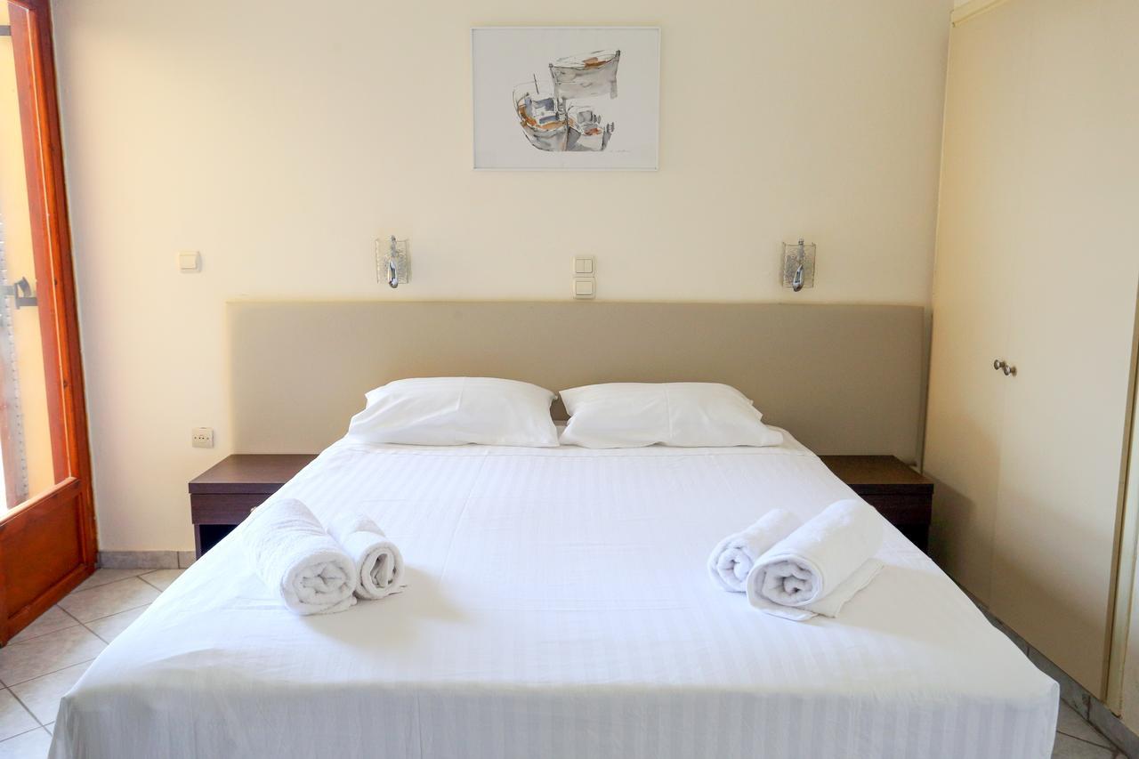 Hotel Karyatides Agia Marina (Aegina) Exterior foto