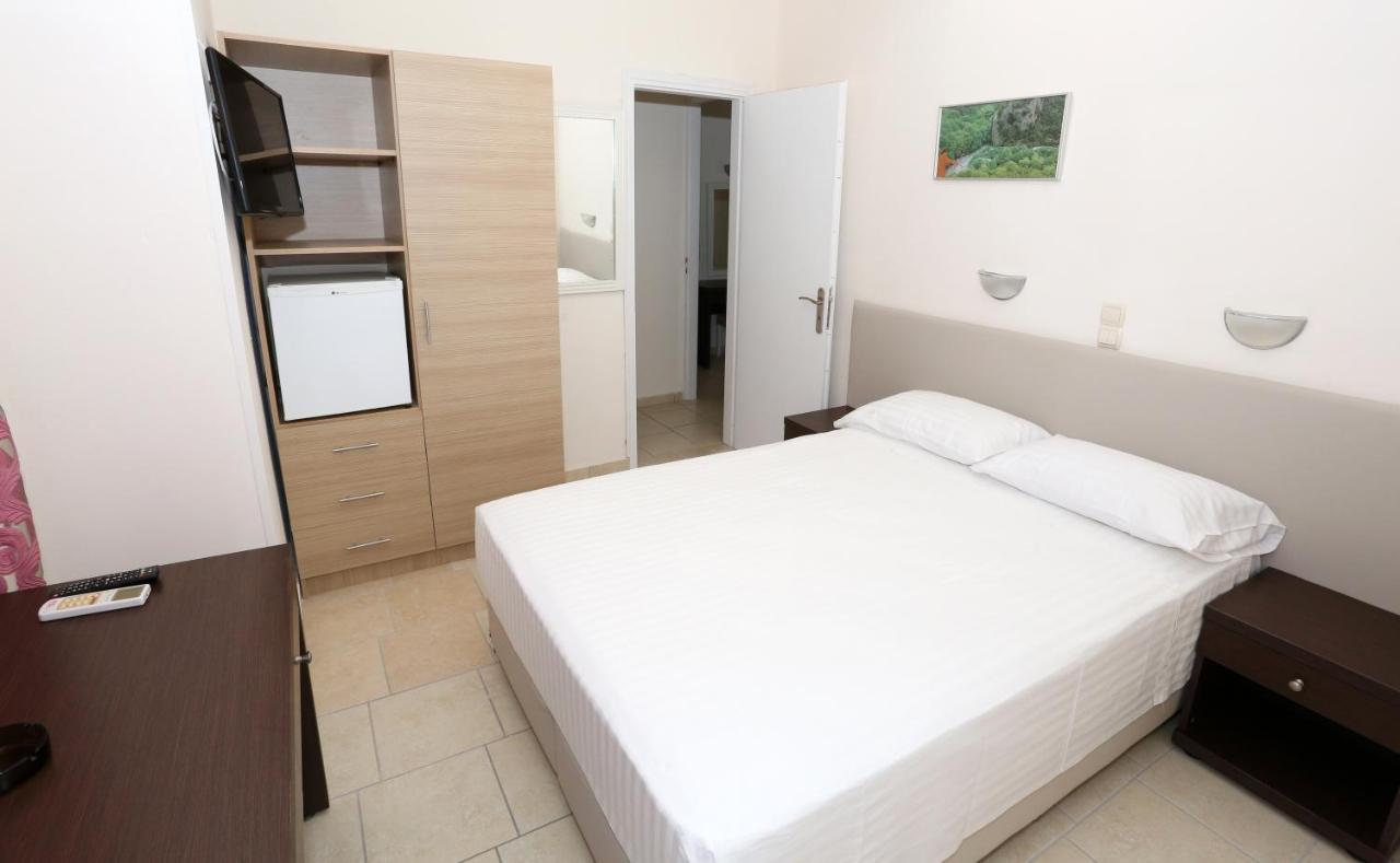 Hotel Karyatides Agia Marina (Aegina) Exterior foto
