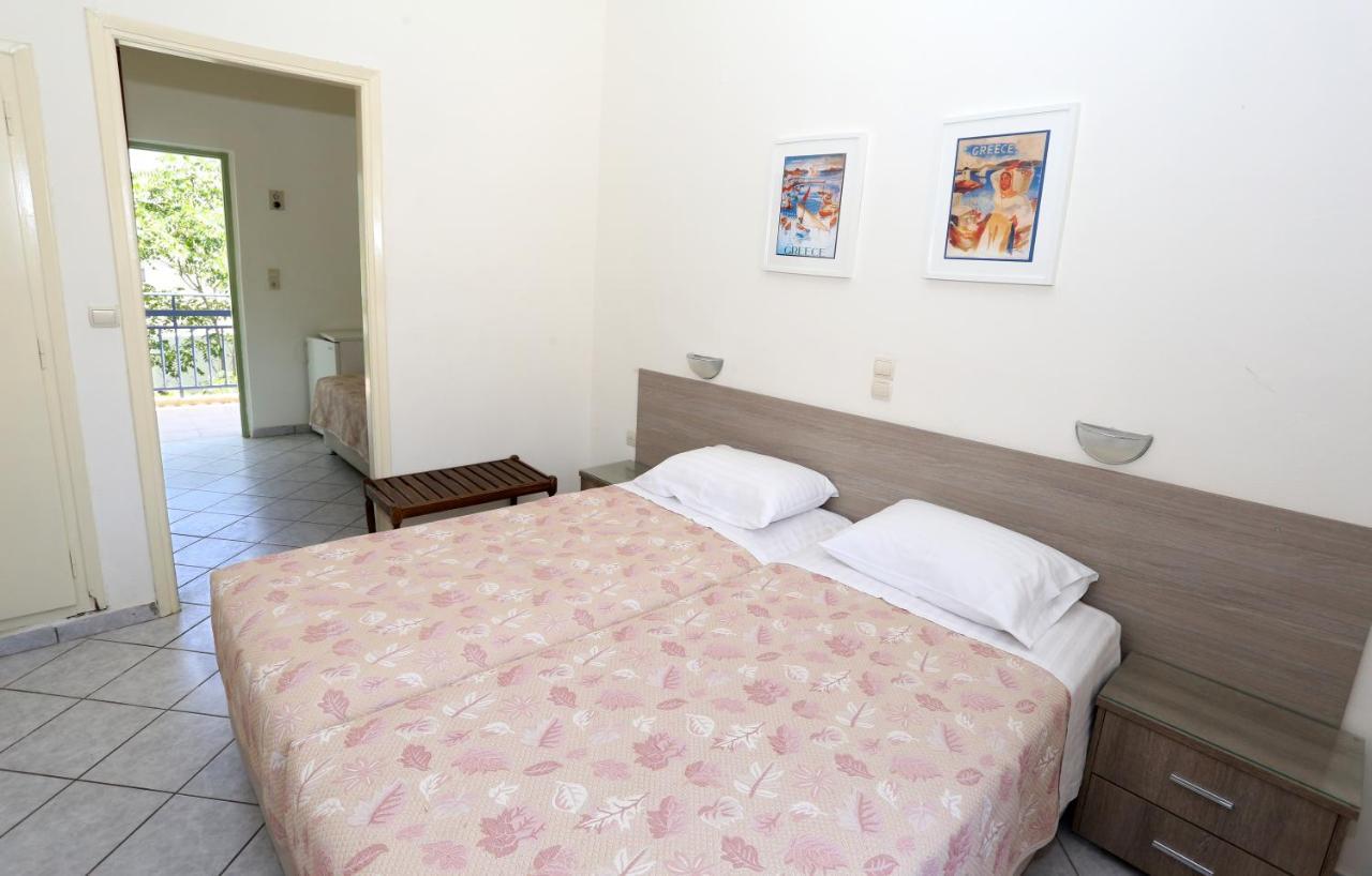 Hotel Karyatides Agia Marina (Aegina) Exterior foto