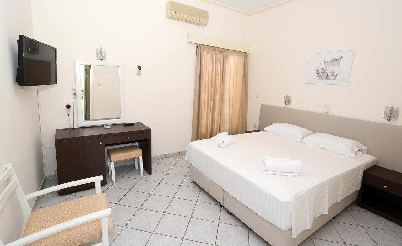Hotel Karyatides Agia Marina (Aegina) Exterior foto